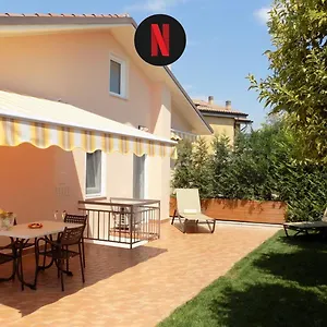 Apartment Millyholidays - Sunflower - Center - Nearby - Private Garden - Pool, Bardolino